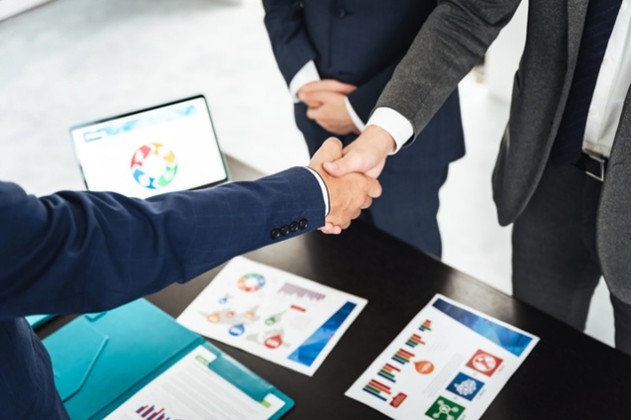 ビジネスにおける合意や提携を表したイメージ画像
