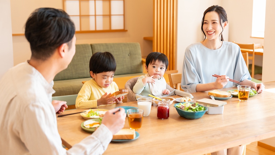 家族団欒をイメージした画像