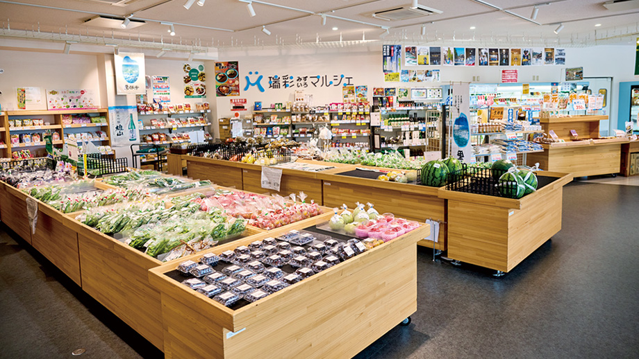 農産加工品を販売する直売所「瑞みずいろ彩マルシェ」店内写真