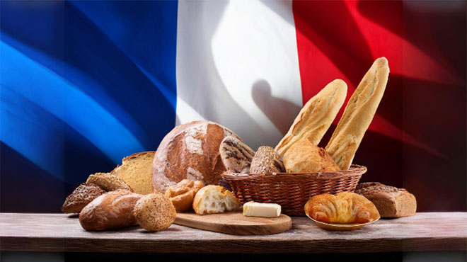 フランス国旗とパンのイメージ画像