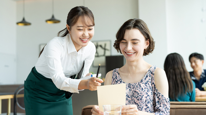 店員と客のイメージ画像