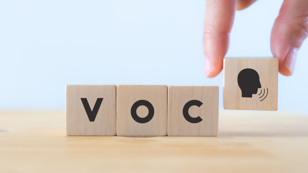 VOCと並んでいる積み木の写真